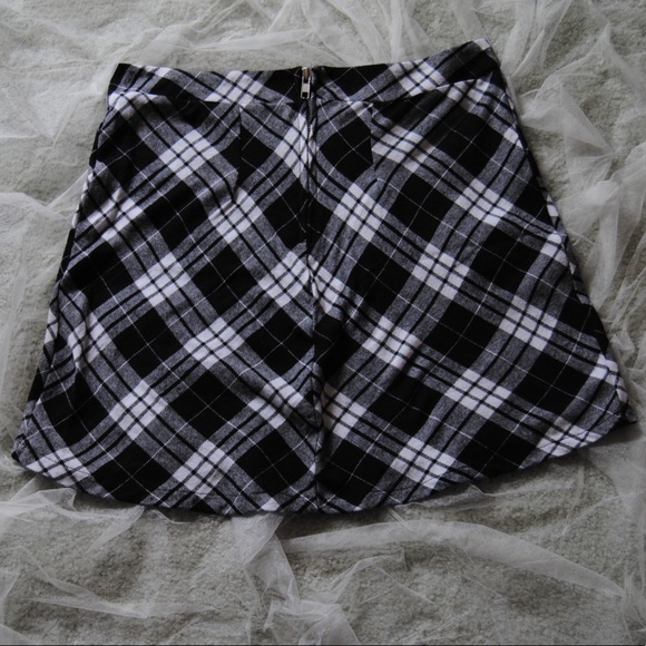 Black and White Plaid Tilly’s Skirt - Picture 2 of 2
